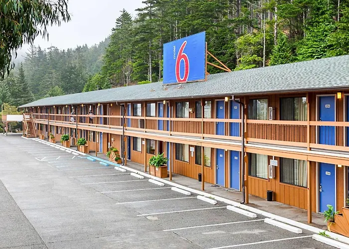 Hotel near College: Motel 6 Gold Beach