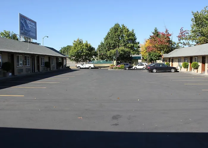 Luxury hotel only: Nite Inn Motel