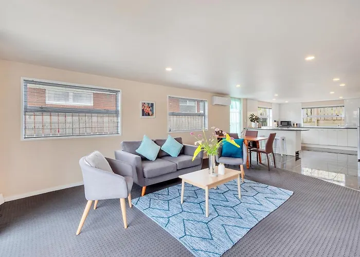 Ferienhaus: Sunny Side Getaway With Parking And Aircon