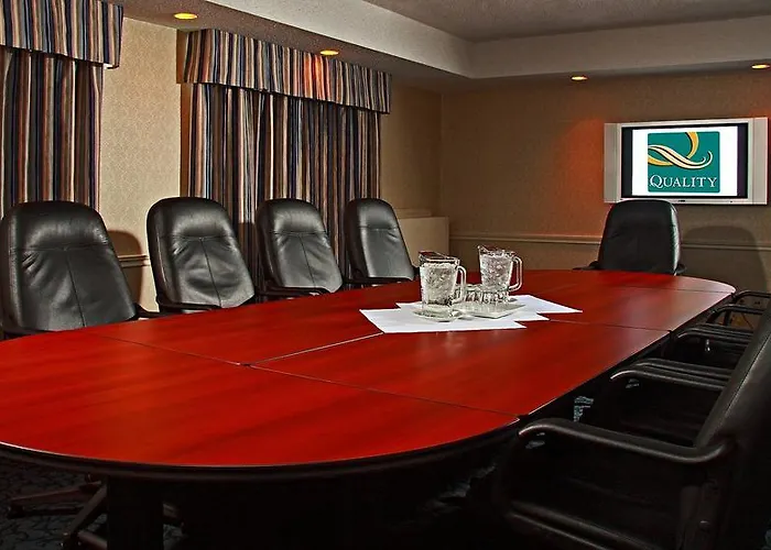 Pet Friendly hotel: Quality Hotel Ottawa
