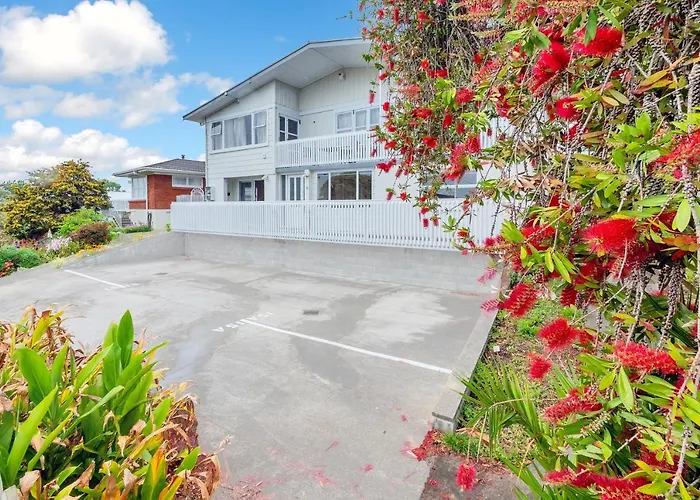 Ferienhaus: Sunny Side Getaway With Parking And Aircon