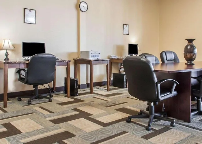 Pet Friendly hotel: The Clarion Inn Elk City