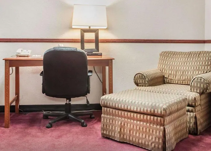 Pet Friendly hotel: The Clarion Inn Elk City