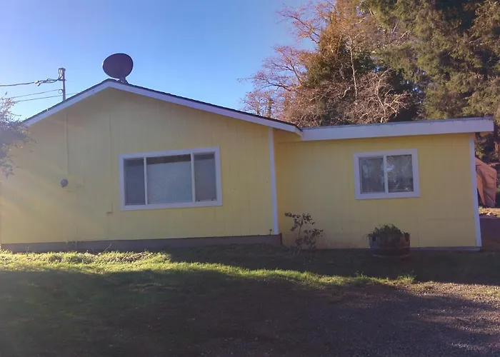 Lakeside Hostel & Guest House