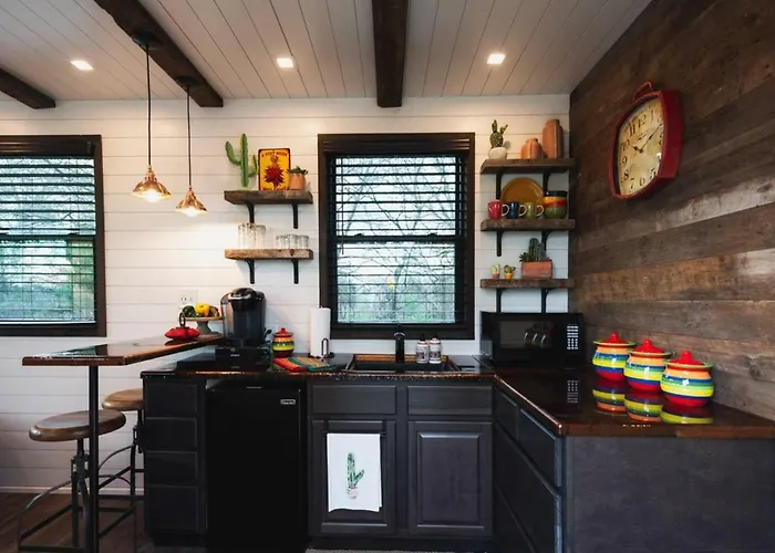 Hacienda Beautiful New Container Home 12 Min To Magnolia