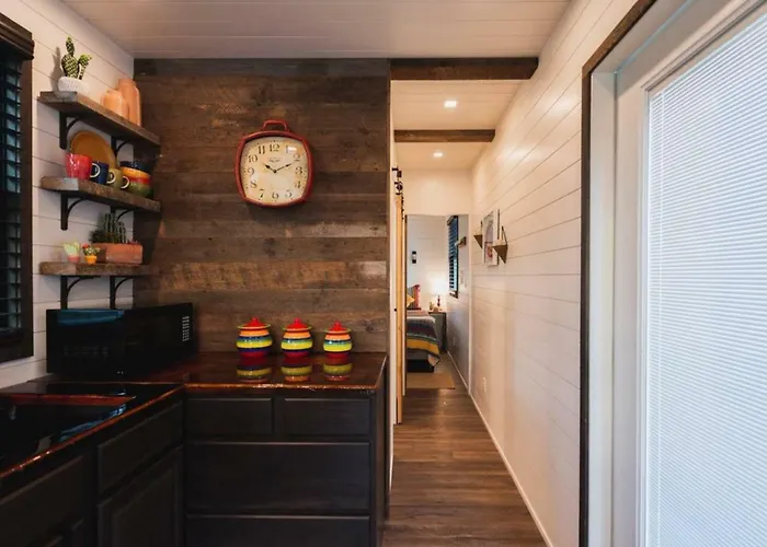 Hacienda Beautiful New Container Home 12 Min To Magnolia