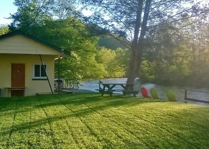 Riverbend Lodging