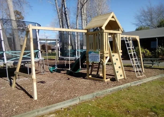 Cedarwood Lakeside Motel & Conference Venue