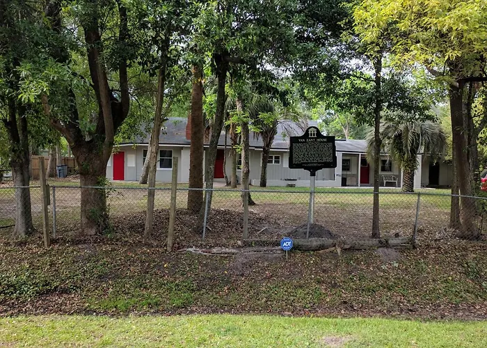 Vacation rental: The Van Zant House