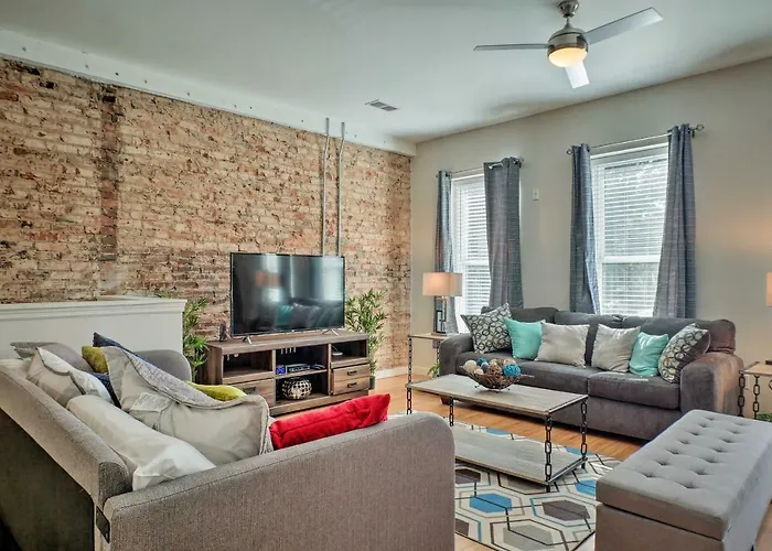 Vacation rental: Cityscape 1 - Sleeps 7