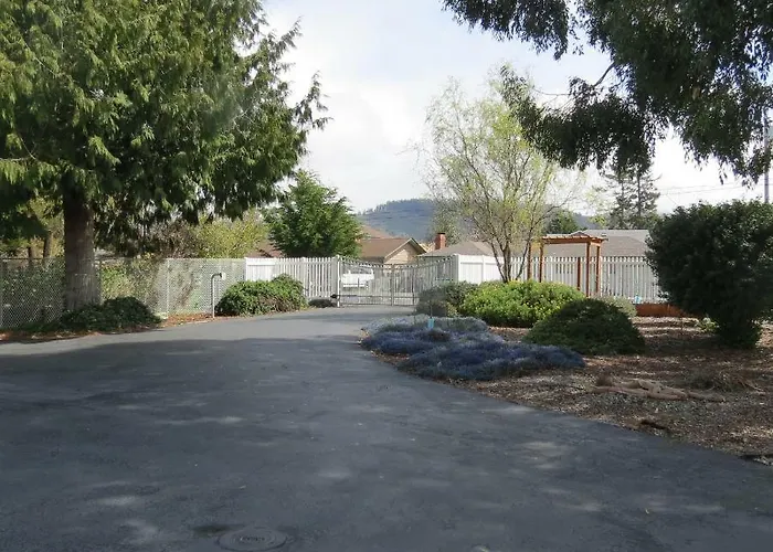 Pet Friendly hotel: Tanbark Shores Guest Suite