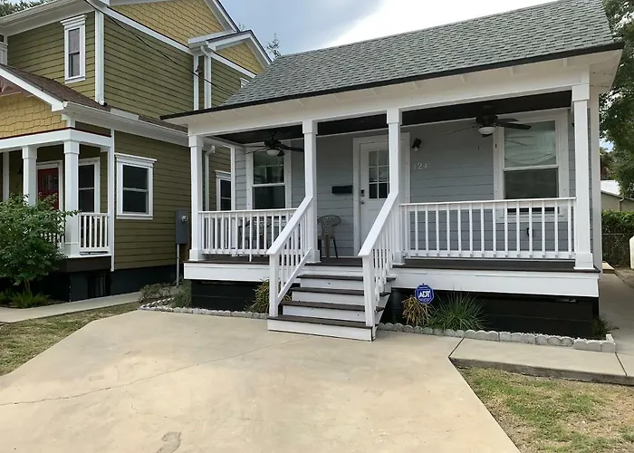 Vacation home: Peaceful Getaway For Two In Lincolnville/Quiet Area/2.3 Miles To Beach