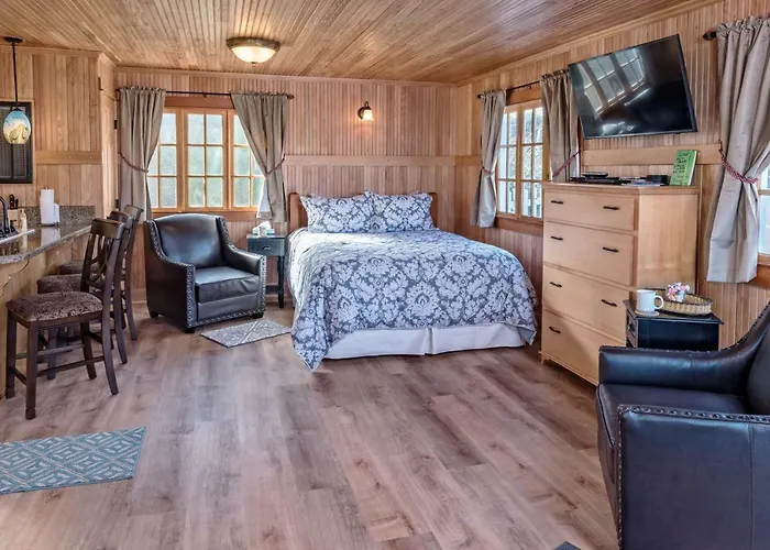 Family Hotel: Whistling Winds Motel