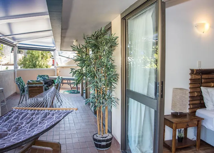 Colonial Court Beachfront Motel & Holiday Stay