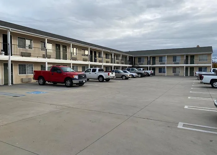 Colonial Motel
