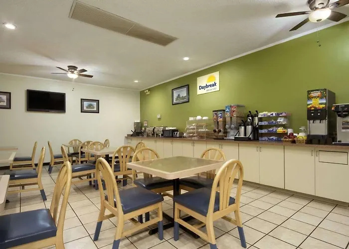 Central hotel: Days Inn By Wyndham Hardeeville/ I-95 State Line