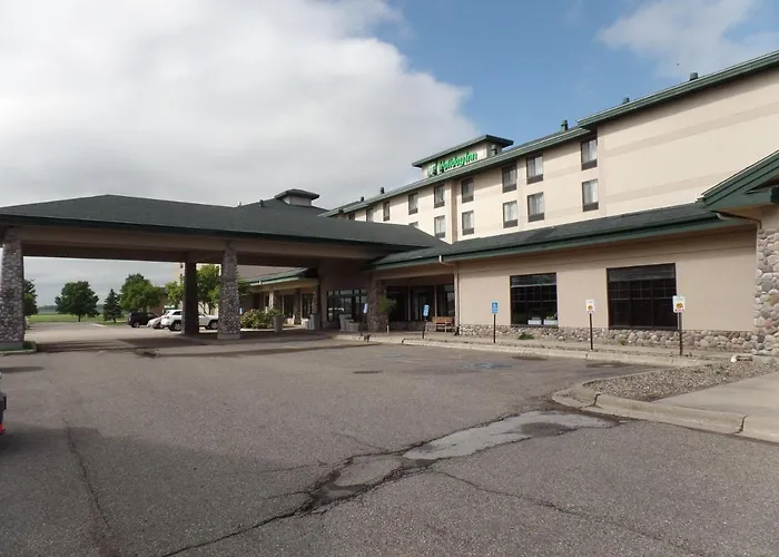 Luxury hotel only: Holiday Inn Hotel & Suites Owatonna