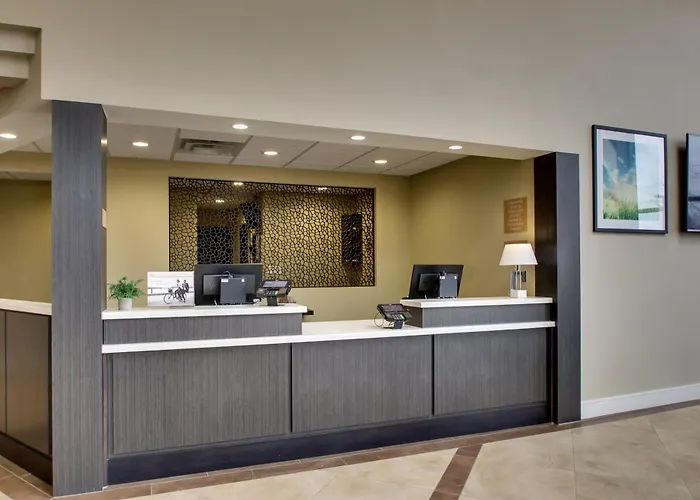 Hotel with pool: Candlewood Suites - Wichita East By Ihg