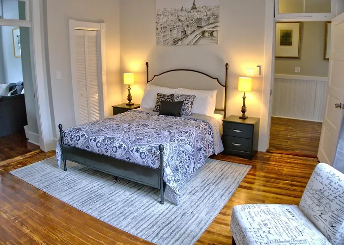 2 Bedroom Newly Renovated Townhome In Historic