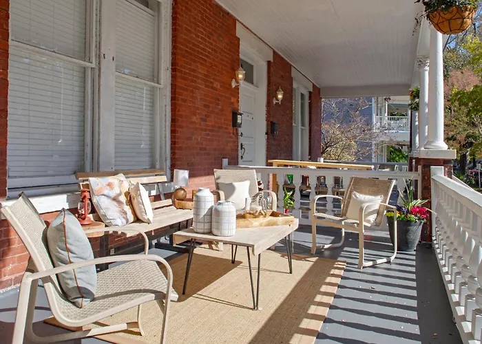2 Bedroom Newly Renovated Townhome In Historic