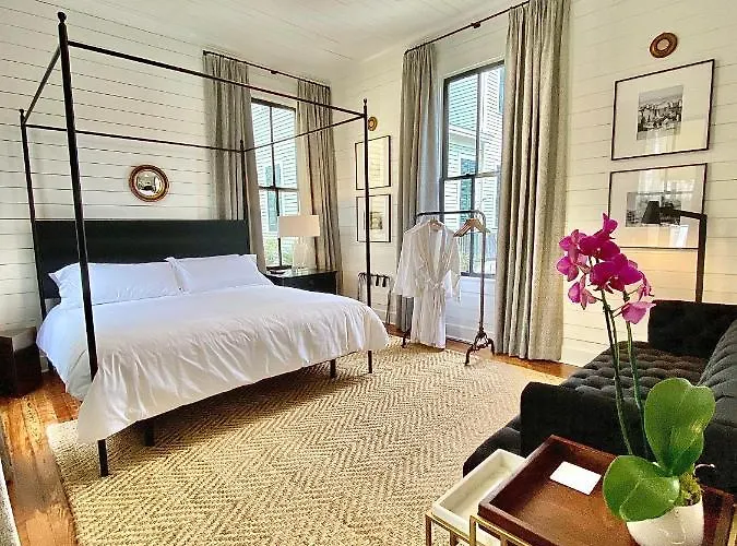 Luxury hotel only: Coppersmith Inn Bed And Breakfast