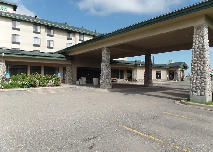 Luxury hotel only: Holiday Inn Hotel & Suites Owatonna